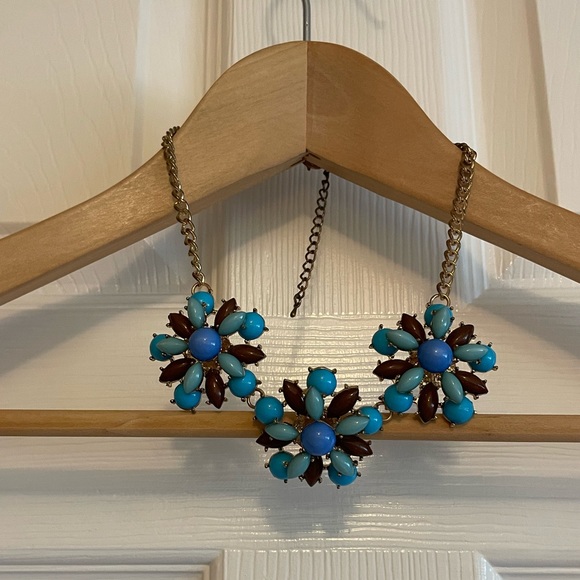 SOLD Bundle of assorted accent statement necklaces - Picture 9 of 16